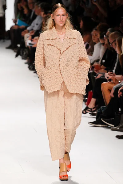 Look 19